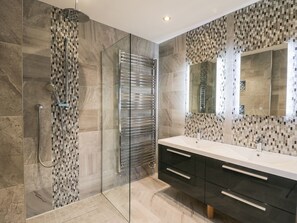 Shower - Seamer Manor House (Scarborough)