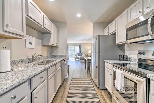 Fridge, microwave, stovetop, dishwasher