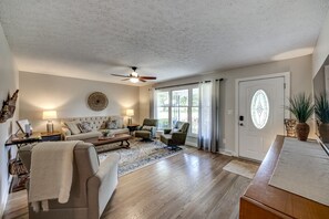 Smart TV, lettore DVD, libri, videoteca