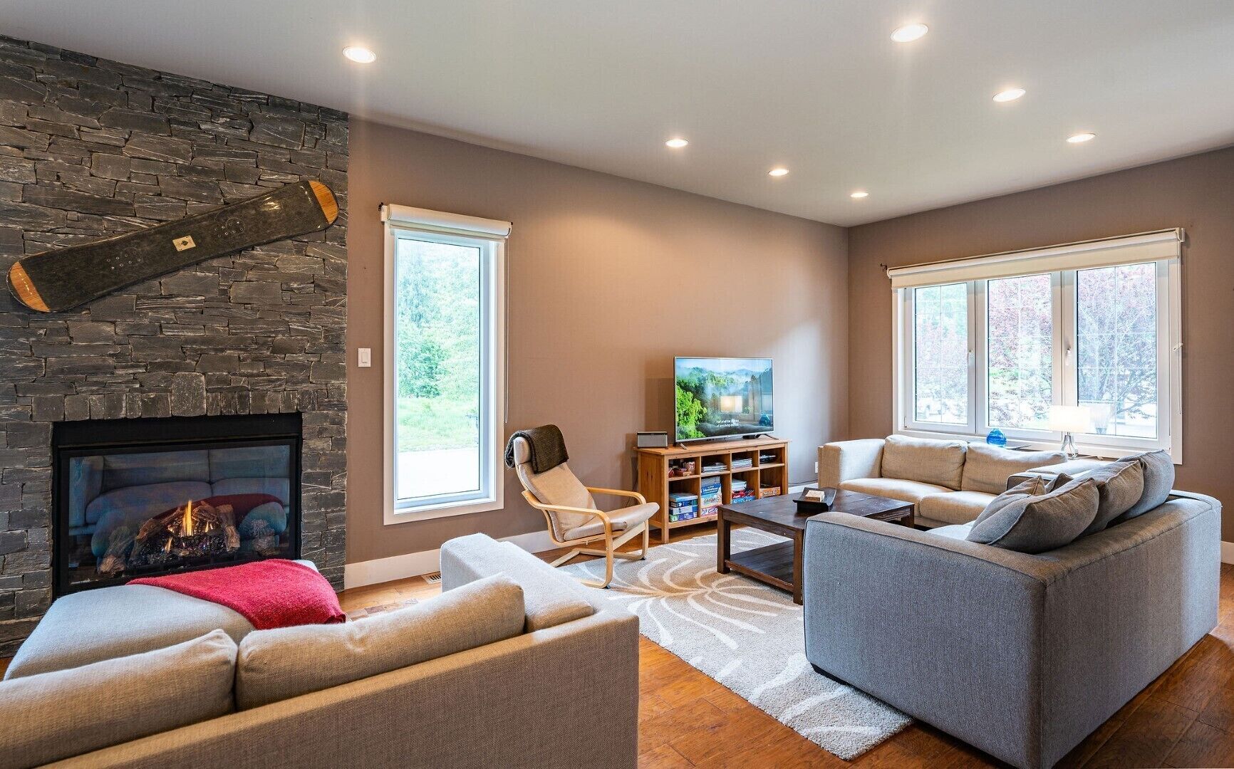 Apartment | Living area | 40-inch flat-screen TV with cable channels, TV, fireplace