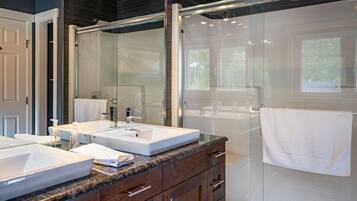 Apartment | Bathroom