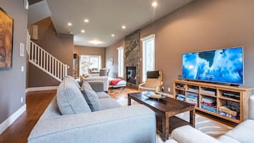 Apartment | Living area | 40-inch flat-screen TV with cable channels, TV, fireplace