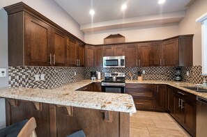 アパートメント | 専用キッチン | 大型冷蔵庫、電子レンジ、オーブン、コンロ