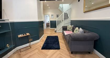 Charming 2 Bed Cottage in Windsor - By Tempstay