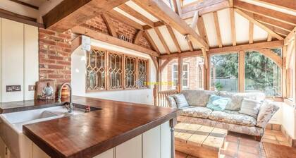 4 Bed Windsor Countryside Escape - By Tempstay