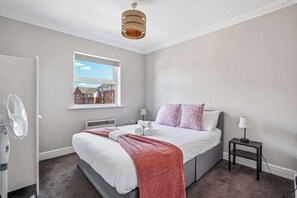 1 bedroom, desk, iron/ironing board, WiFi
