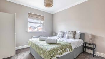 1 bedroom, desk, iron/ironing board, WiFi