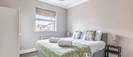 1 bedroom, desk, iron/ironing board, WiFi