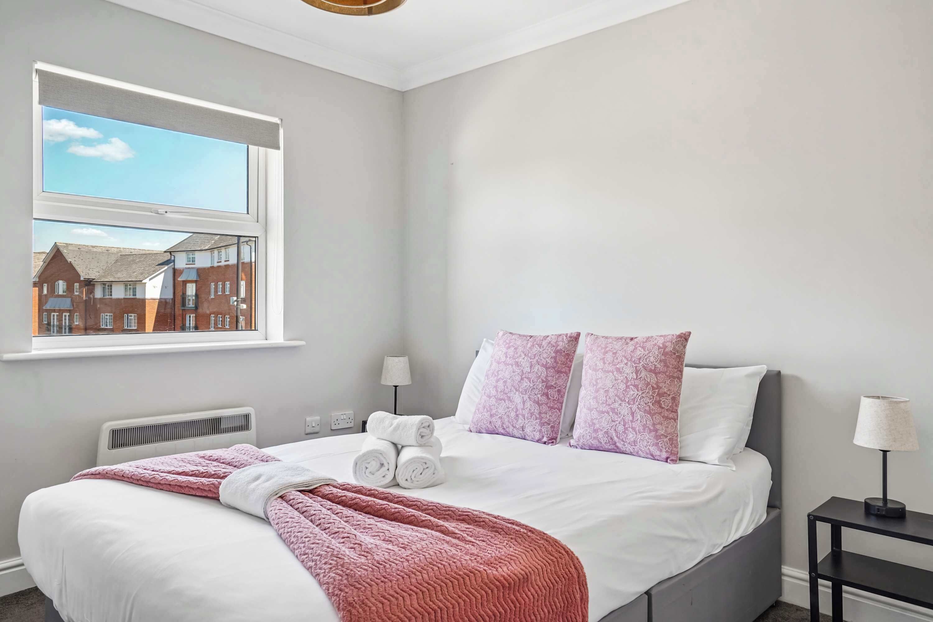 1 bedroom, desk, iron/ironing board, WiFi