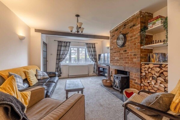 TV, fireplace, offices