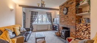 Cosy 3 Bed Home Near Dorney| Parking - By Tempstay