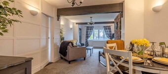 Cosy 3 Bed Home Near Dorney| Parking - By Tempstay