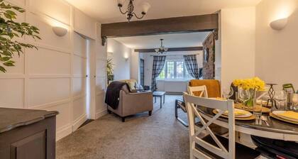 Cosy 3 Bed Home Near Dorney| Parking - By Tempstay