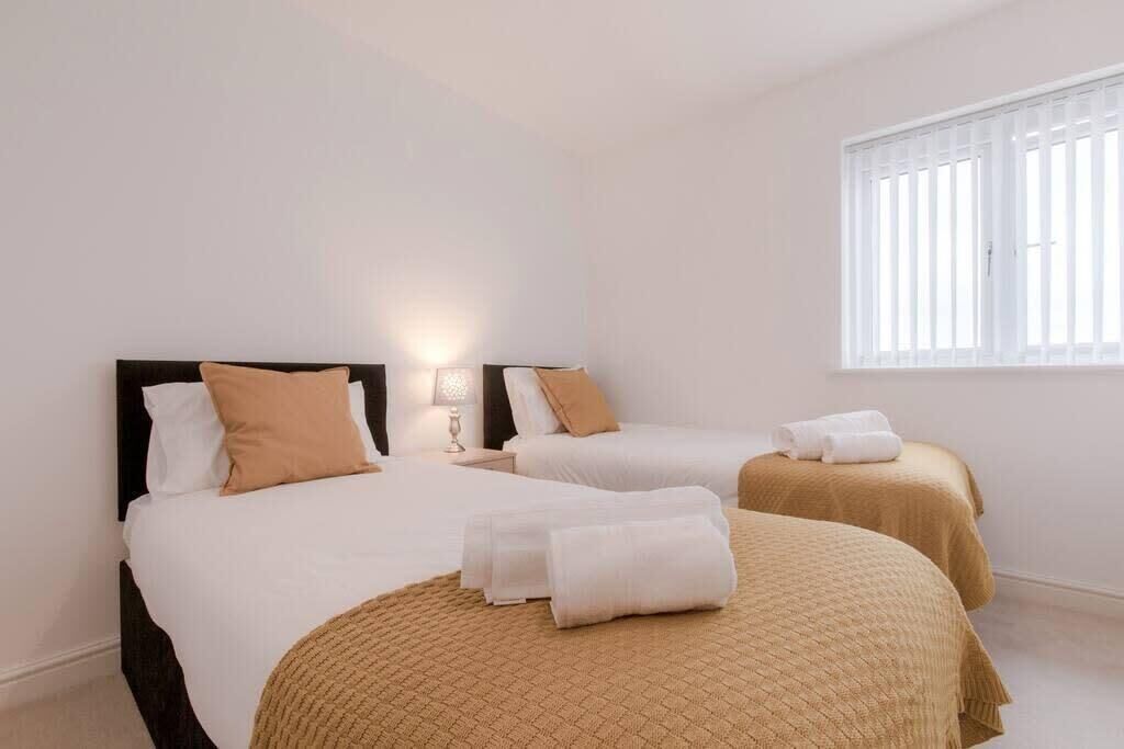 2 bedrooms, iron/ironing board, WiFi