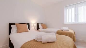 2 bedrooms, iron/ironing board, WiFi
