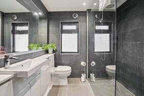 浴缸、風筒、洗頭水