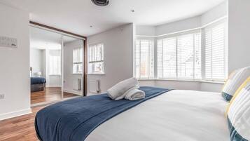 4 bedrooms, iron/ironing board, WiFi, bed sheets