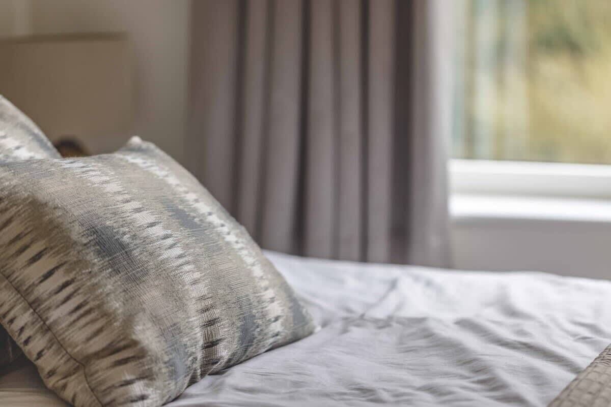 2 多间卧室、熨斗/熨衣板、WiFi、床单