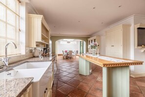 Unclassified image, 3 of 34, button