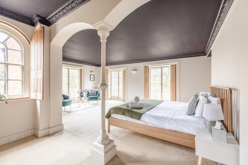 The Old Mill House, Windsor Riverside Hidden Gem!