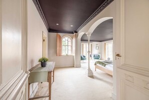 Unclassified image, 4 of 34, button