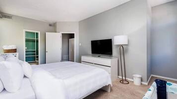 3 chambres, fer et planche à repasser, lit de bébé portatif