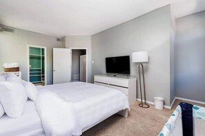 3 habitaciones, tabla de planchar con plancha y cuna de viaje 