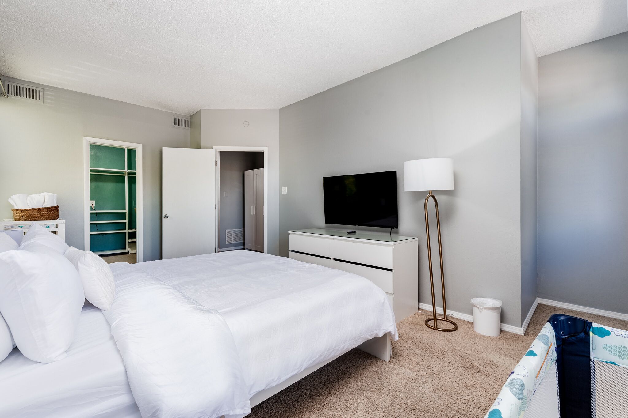 3 bedrooms, iron/ironing board, free WiFi, bed sheets