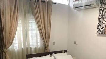 House | 4 bedrooms, iron/ironing board, free WiFi, bed sheets