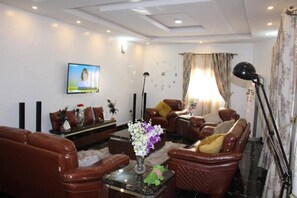 House | Living area - Captivating 4-bed House in Lagos (Lekki)
