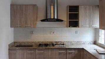 House | Private kitchen | Fridge, microwave, oven, stovetop