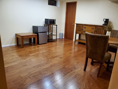 Cozy 1-Bedroom Guest Suite - 15 min from U of M and the Big House!