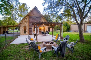 Terrace/patio - The NEST | Unique A-Frame Home | KING BED (Seguin)