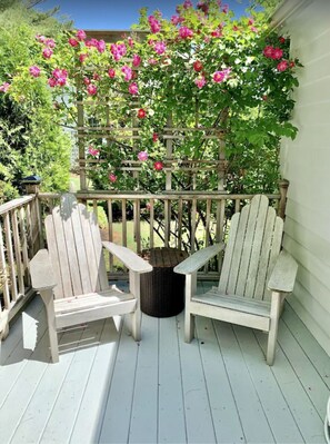 Terrace/patio - Awesome location downtown. Walk to the beach, marginal way (Ogunquit)