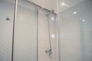 Douche, bidet