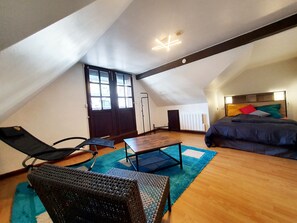 2 Schlafzimmer, Schreibtisch, Bügeleisen/Bügelbrett, Reisekinderbett