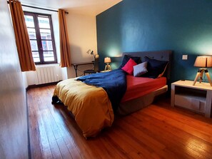 2 bedrooms, desk, iron/ironing board, travel crib - La petite ruelle Size L (Arreau)