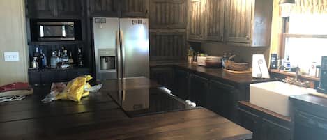 Geladeira, micro-ondas, fogão, cooktop