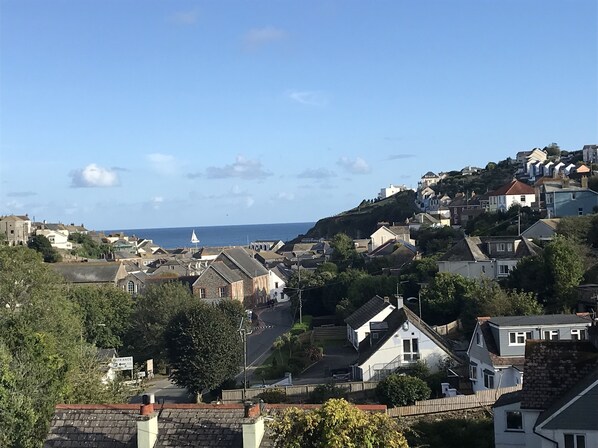 House | Property grounds - Sea View House in Cornwall Fishing Village (St Austell)