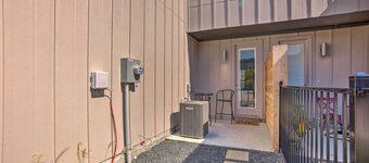 College Station Townhome w/ Furnished Patio!