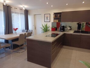 Dining - Luxury apartment 100m2, sleeps 5, 4 km from Lake Annecy. (Annecy)