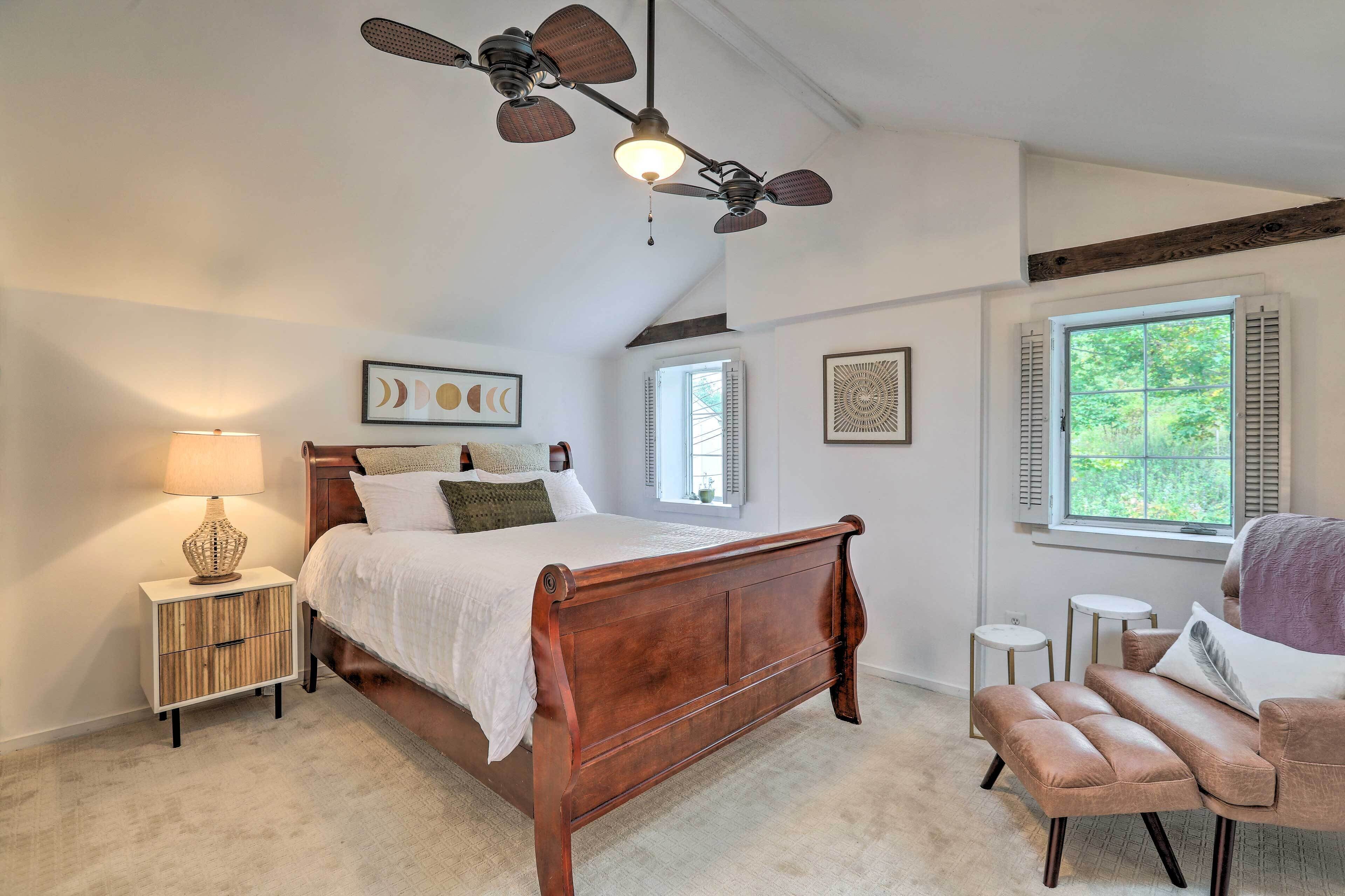 2 bedrooms, desk, iron/ironing board, WiFi