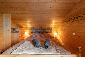 5 bedrooms, travel cot, Internet, bed sheets