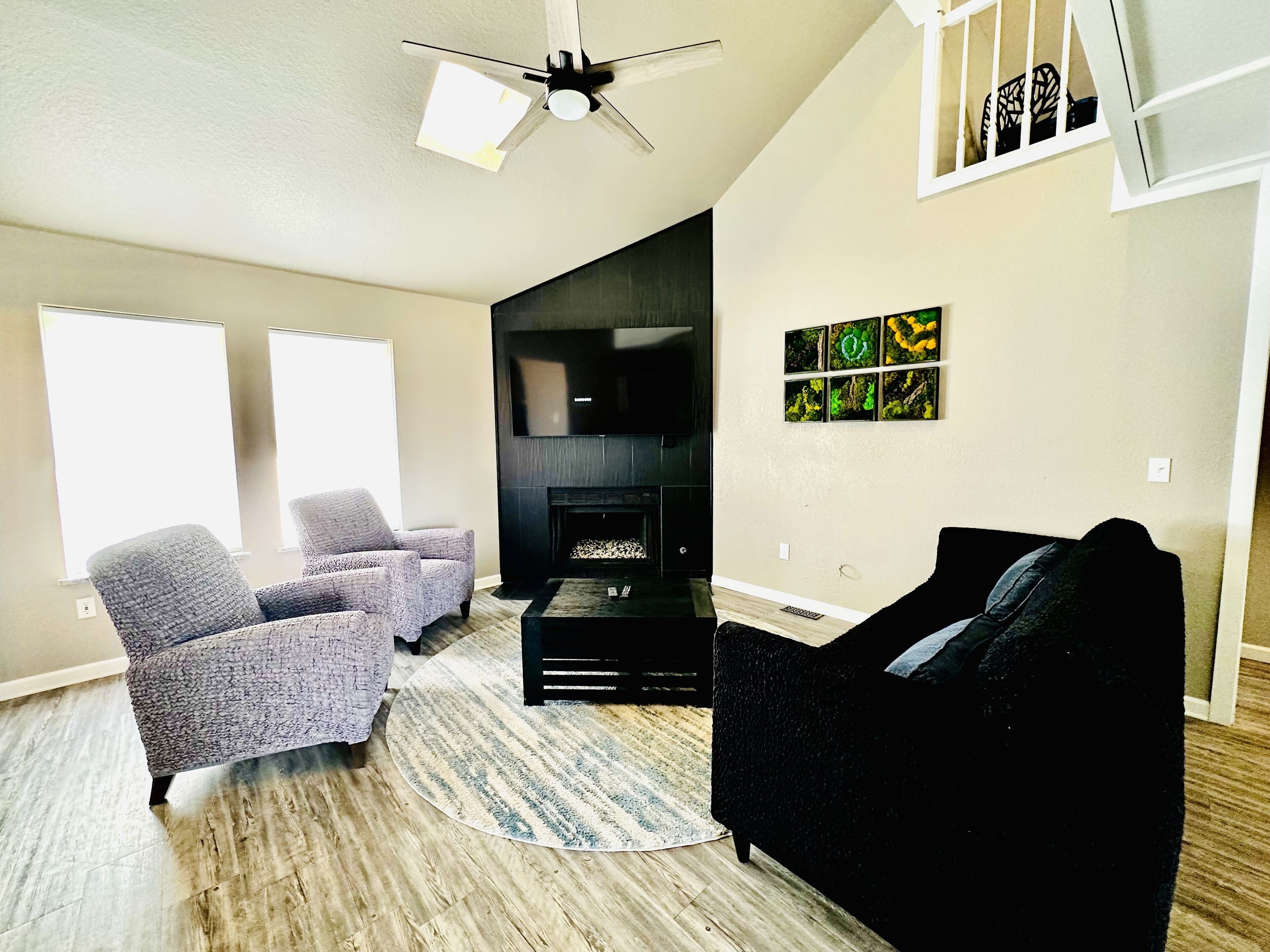 تلفزيون ذكي، مدفأة، ألعاب فيديو، كُتُب