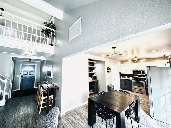 Dining - Fun luxury in town with every amenity you could ever ask for! (Edmond)