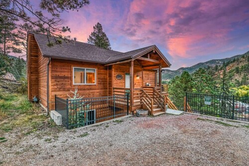 Buffalo Sunrise GMF · Mountain Vistas & Lake Views Buffalo Sunrise