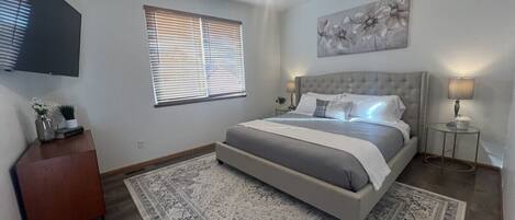 6 chambres, fer et planche à repasser, lit de bébé portatif