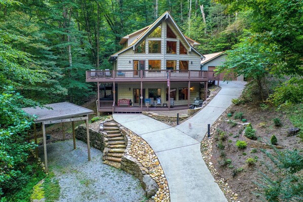 Exterior - This Charming home offers seclusion for the perfect get away ! (Townsend)