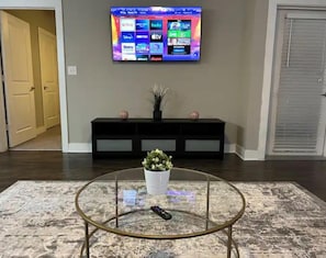 Interior - Stylish and Cozy 1 BR Apt near AT&T Stadium (Grand Prairie)