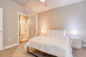 1 bedroom, desk, WiFi - Stylish and Cozy 1 BR Apt near AT&T Stadium (Grand Prairie)